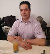Ozbiljan muskarac za brak potreba On traži nju