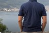 Muškarac sasvim na mestu, drugačiji od drugih potreba On traži nju